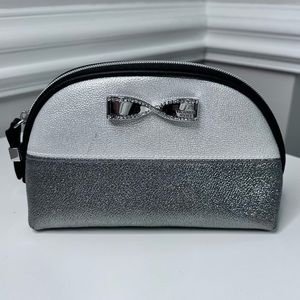 VICTORIA'S SECRET‎ Two-Tone Silver makeup Beauty Bag w/ Silver Bow zip close